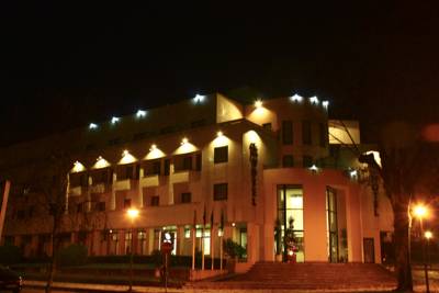Hotel das Taipas - fachada noite